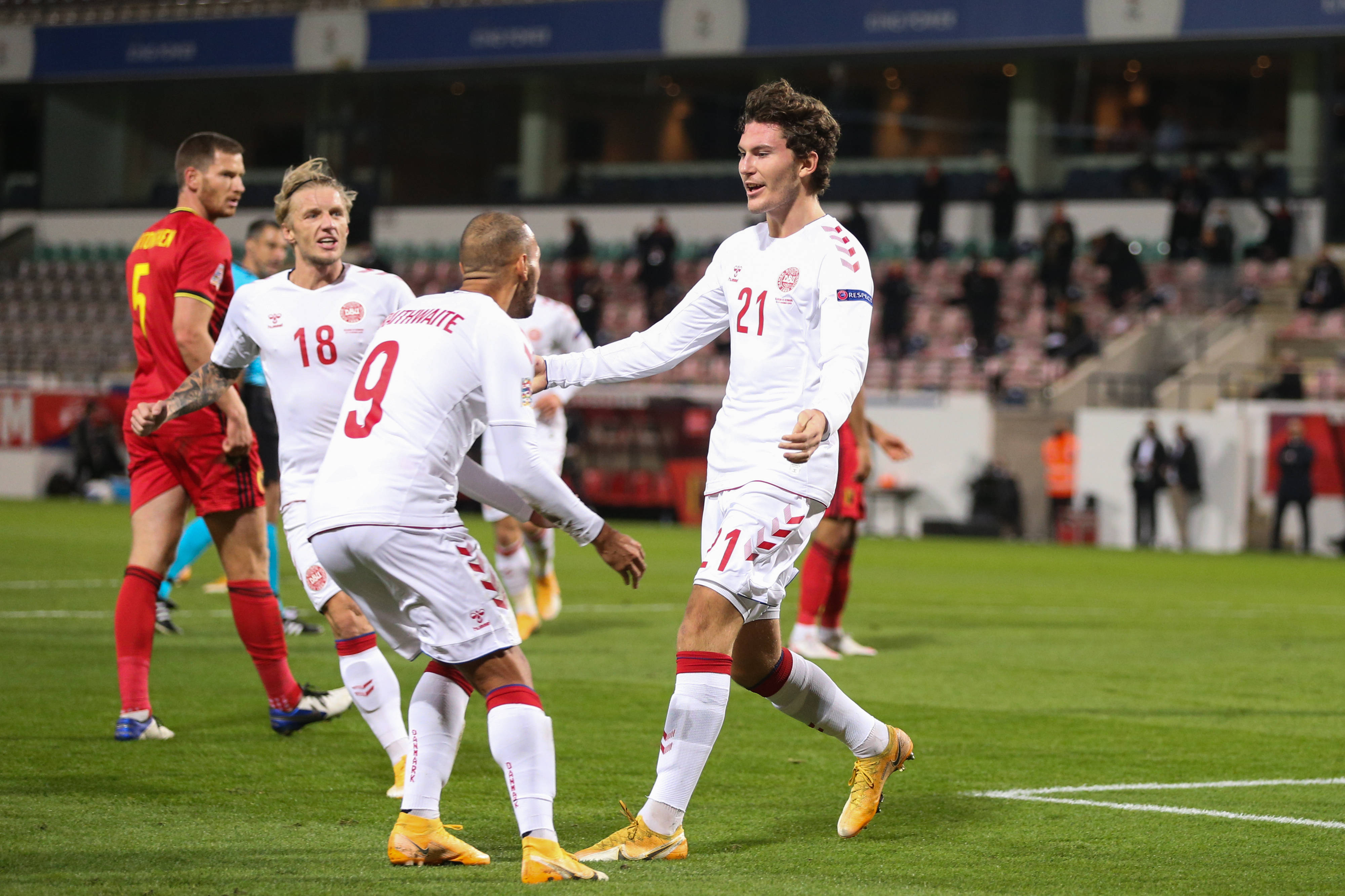 英超：诺丁汉森林客场3-0狼队 豪取六连胜.